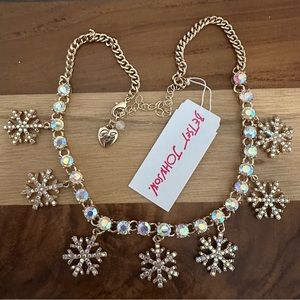 BETSEY JOHNSON Snowflake Necklace NWT gold